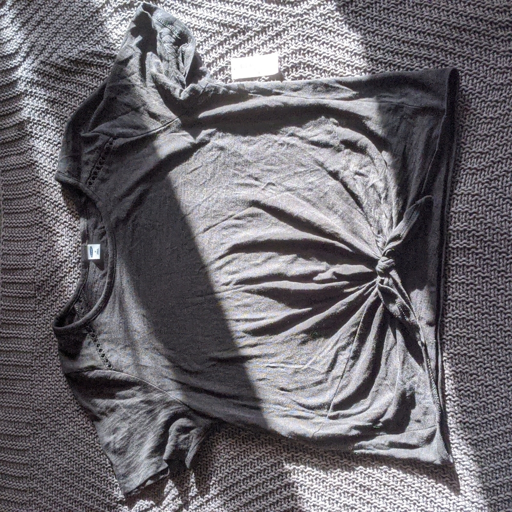 Old Navy NWT Black Tie Front Top w/ Lattice Detail (Size M)